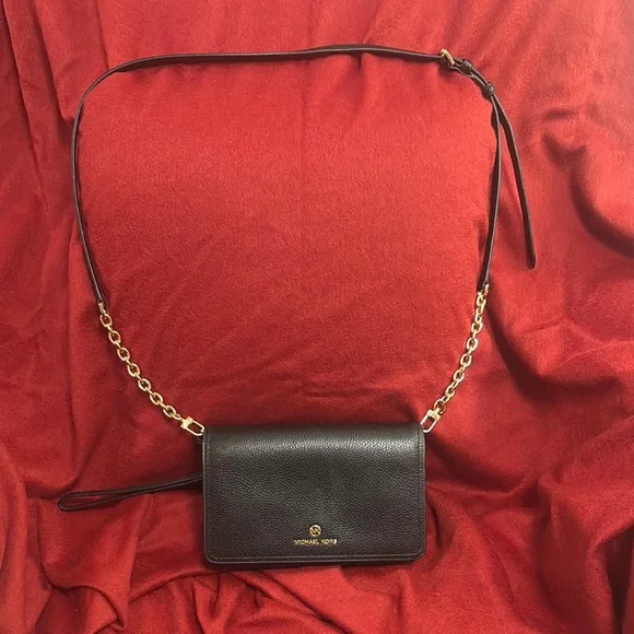 Michael Kors Black Leather Crossbody Bag with Textured Finish - Picture 2 of 9